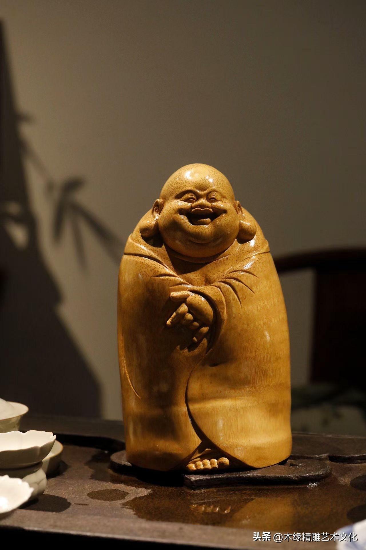 有些作品，看着就让人心情变好。

老竹历经岁月沉淀，色泽温润，肌理自然。匠人以简