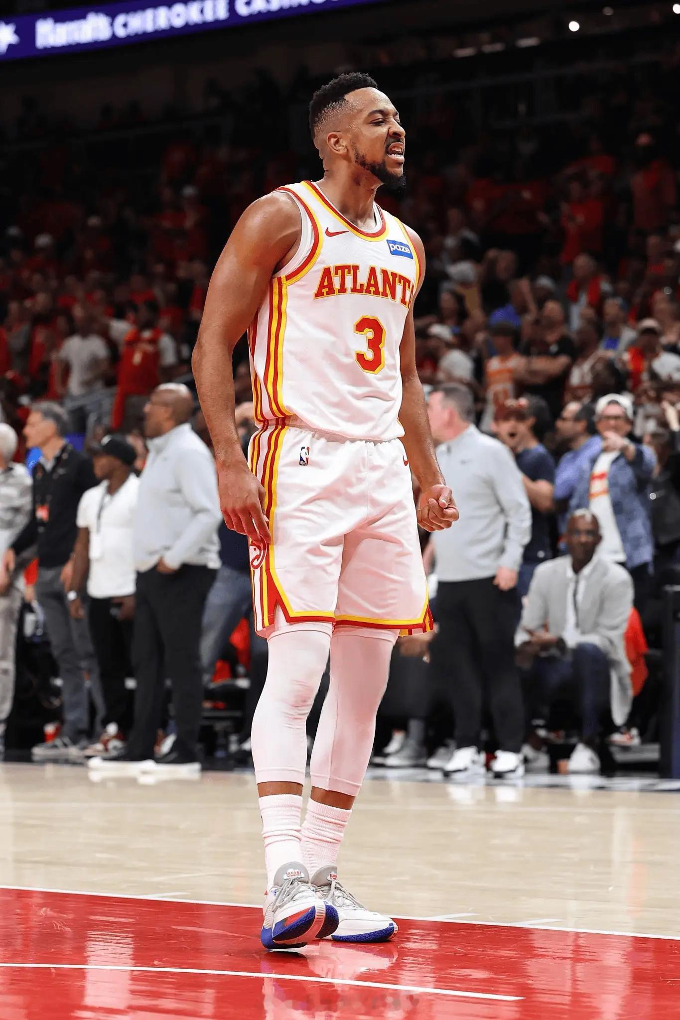 准绝杀！老鹰与尼克斯系列赛G3，CJ麦科勒姆砍下23分5篮板，投进中距离准绝杀带