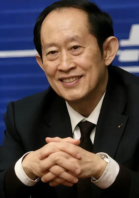 现在的教育有点急

眼睛里全是分数那张纸

忘了孩子先得好好站着长大

有人把学