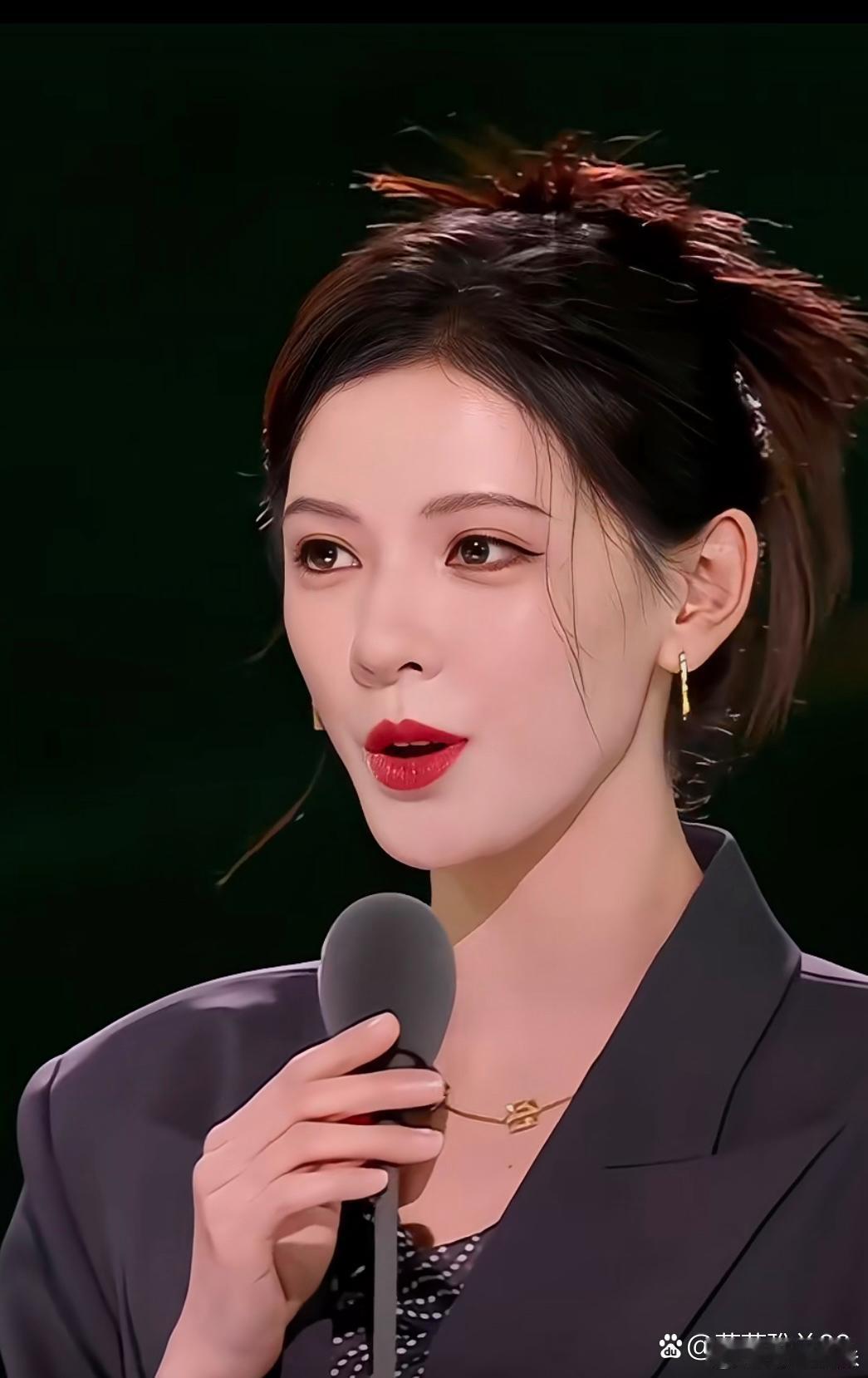 张予曦这个角度好像小说有颜又聪明的女总 