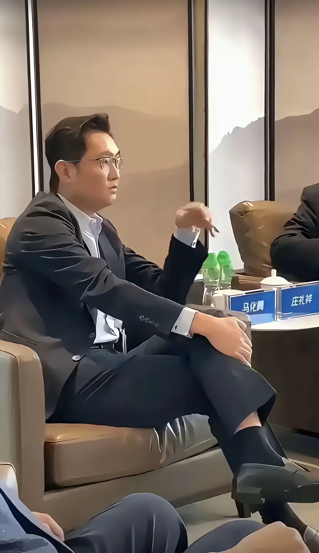 什么50! 你说30我都信马化腾这精神状态也太好了吧！怎么保养的呀！ ​​​