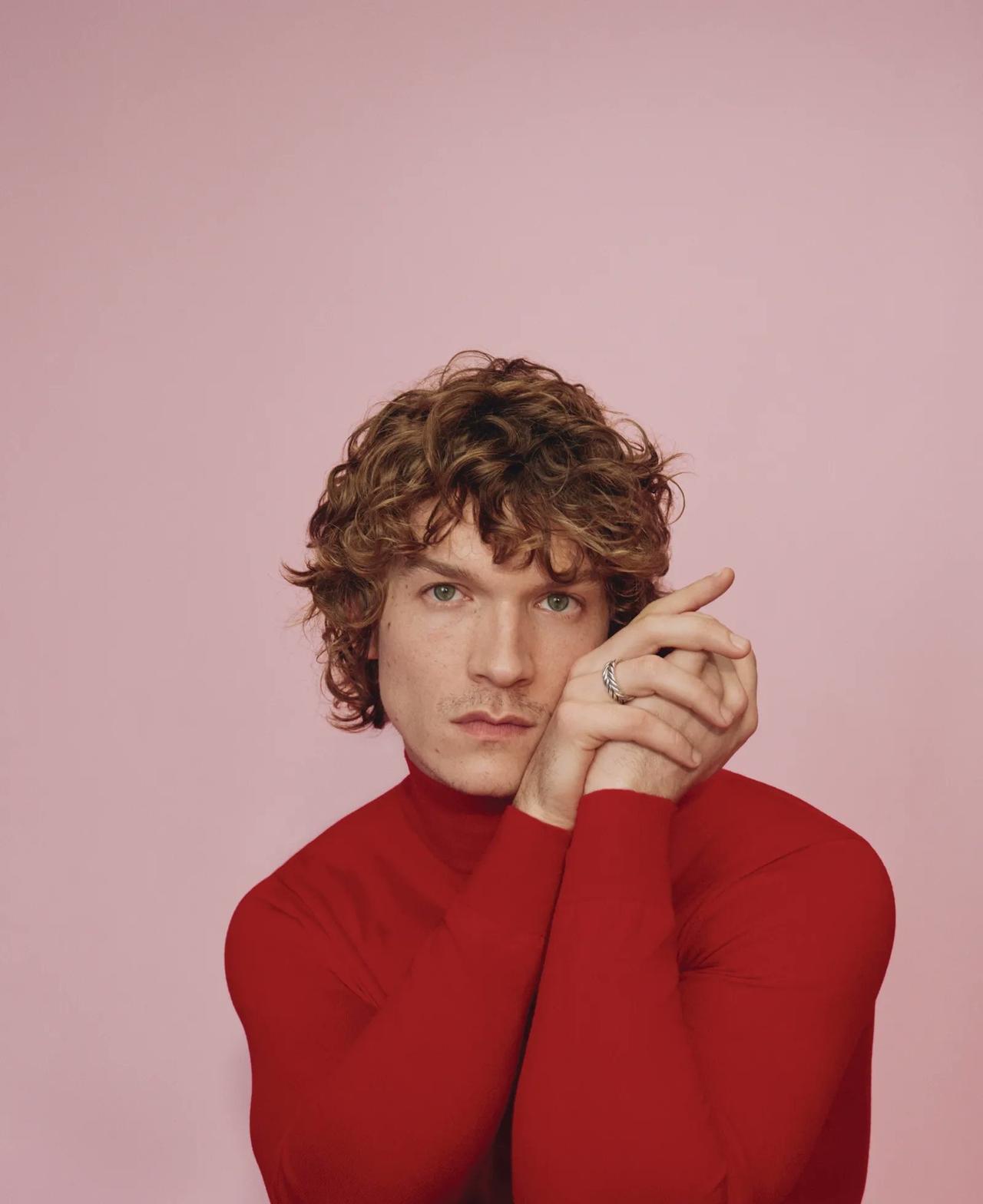 Connor Storrie拍摄了《VOGUE》 的总部照片！
好棒好棒，杂志多