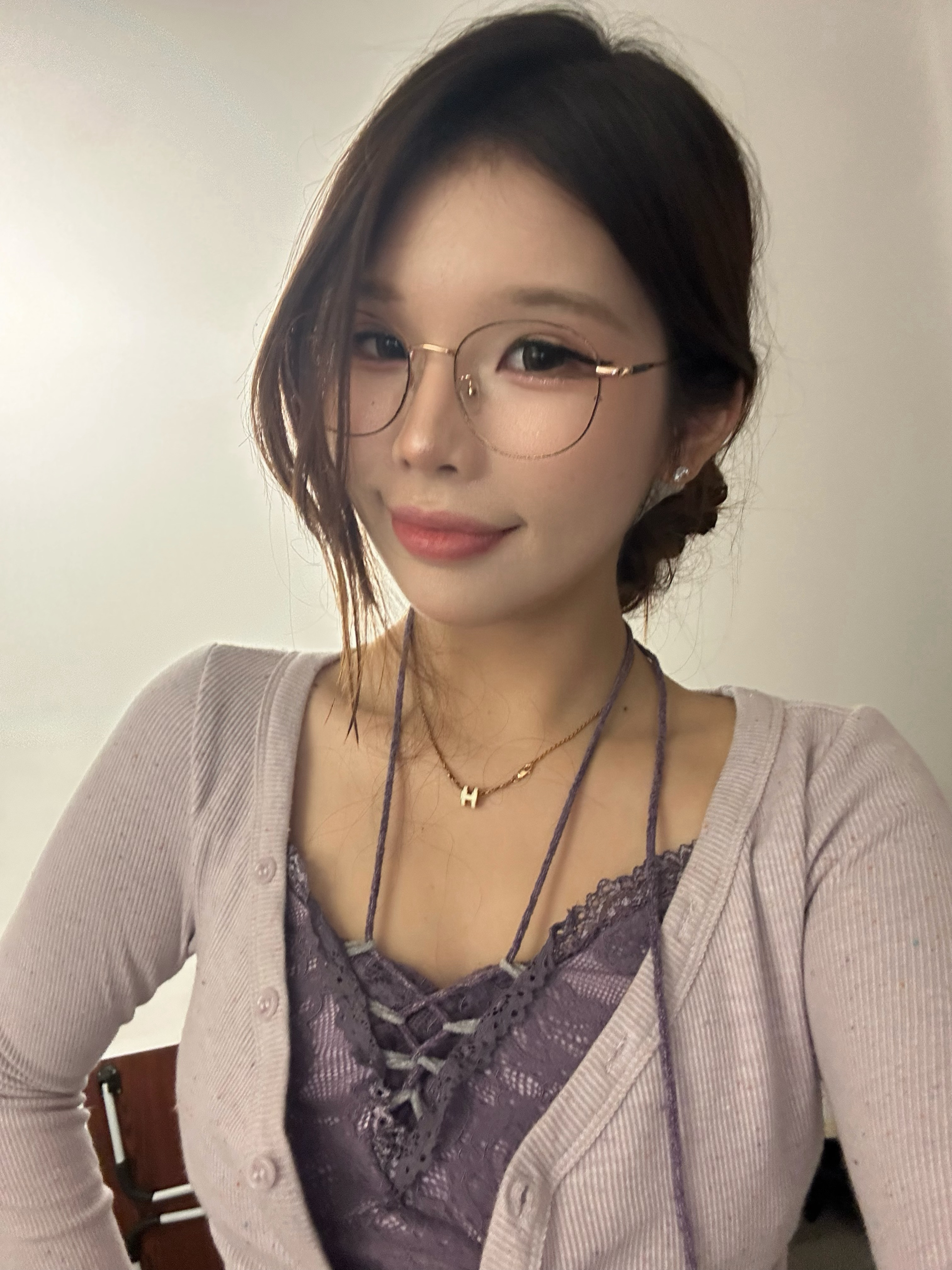 刷直播间说清仓的时候买了几套早秋款衣服当时觉得赚到了但当PR和我说最近都在推秋款