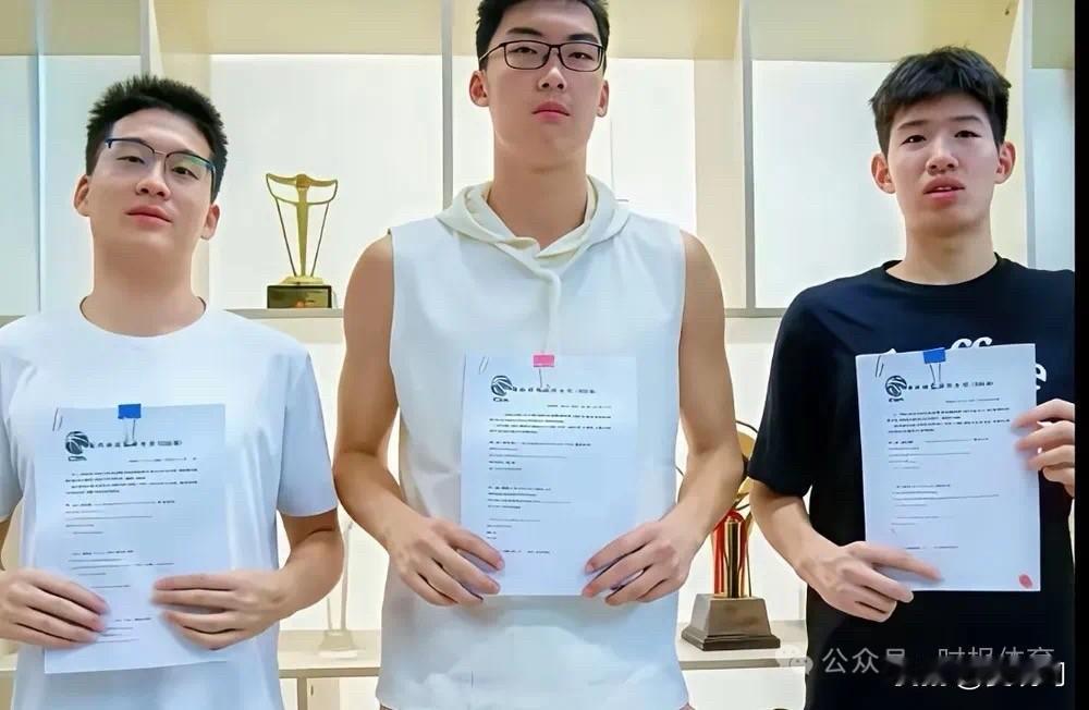 再等等，还有一两个青年队员升入山东男篮一线队。