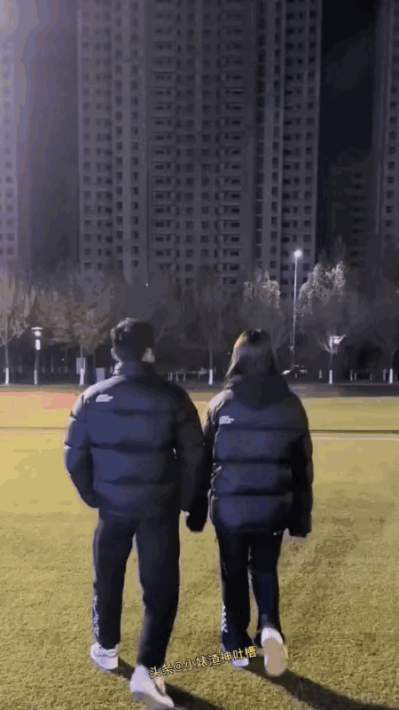 现在的情侣都这么玩的吗[苦涩] 