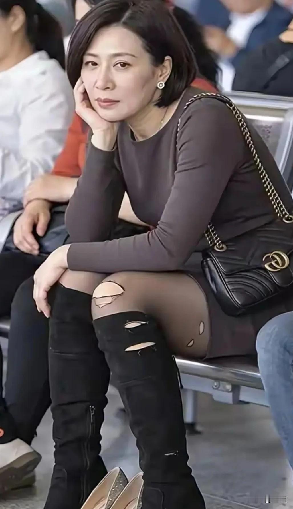 50多岁了还这么健壮，依然很美太节约了，认识她的年龄也不小了吧