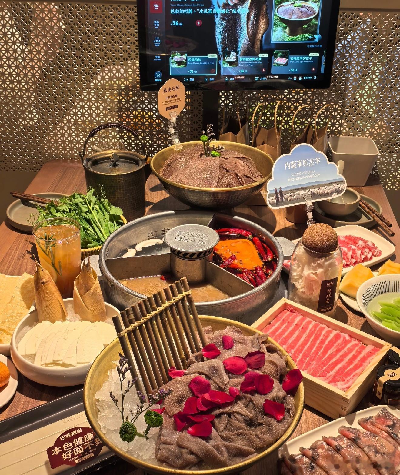 外国小伙吐槽餐饮黄牛引热议   看来黄牛这“生意”都国际化了，其实不管是本地人还