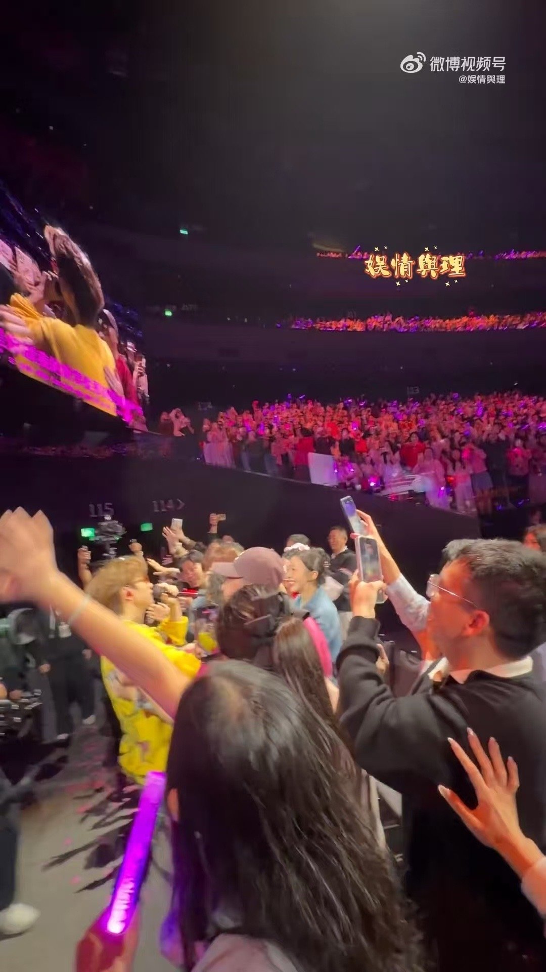 汪苏泷在演唱会上抱了妈妈 看到汪苏泷抱妈妈，我的心态崩了又好了：崩的是为什么抱的