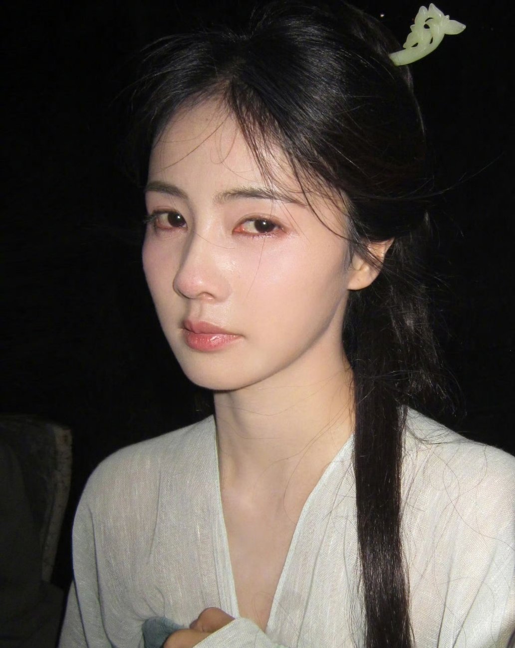 白鹿哭肿了好心疼啊 大家这样对待一个女明星会不会太过了 