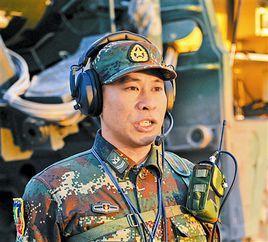 何贤达，男，1979年8月出生，中共党员，湖南省平江县人。
入伍以来，何贤达始终