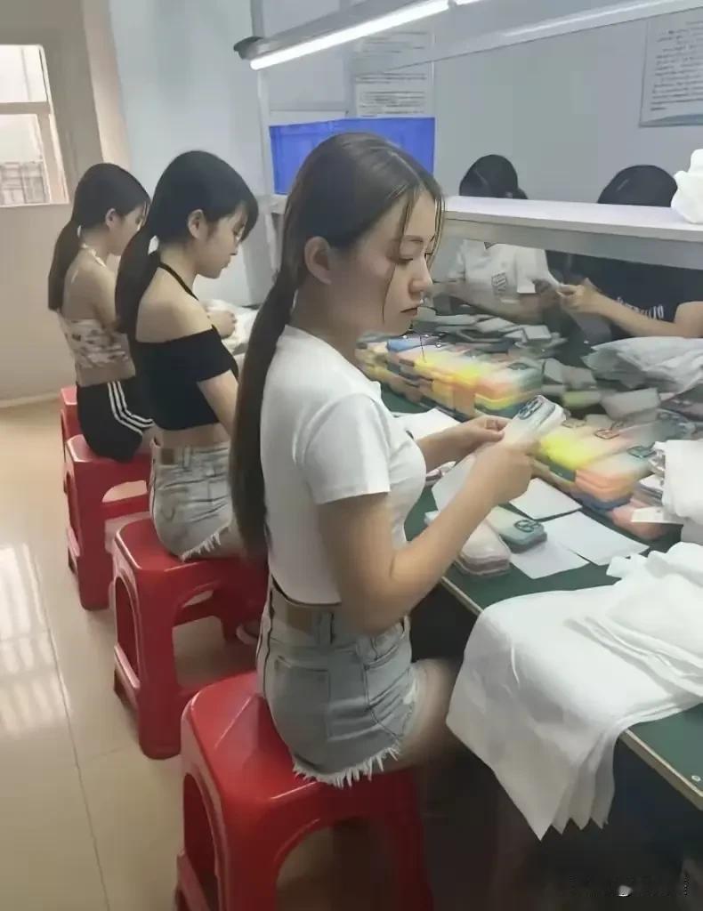 这就是我们工厂的真实情况，500多个员工，女员工就有400多个，基本上都是些年轻