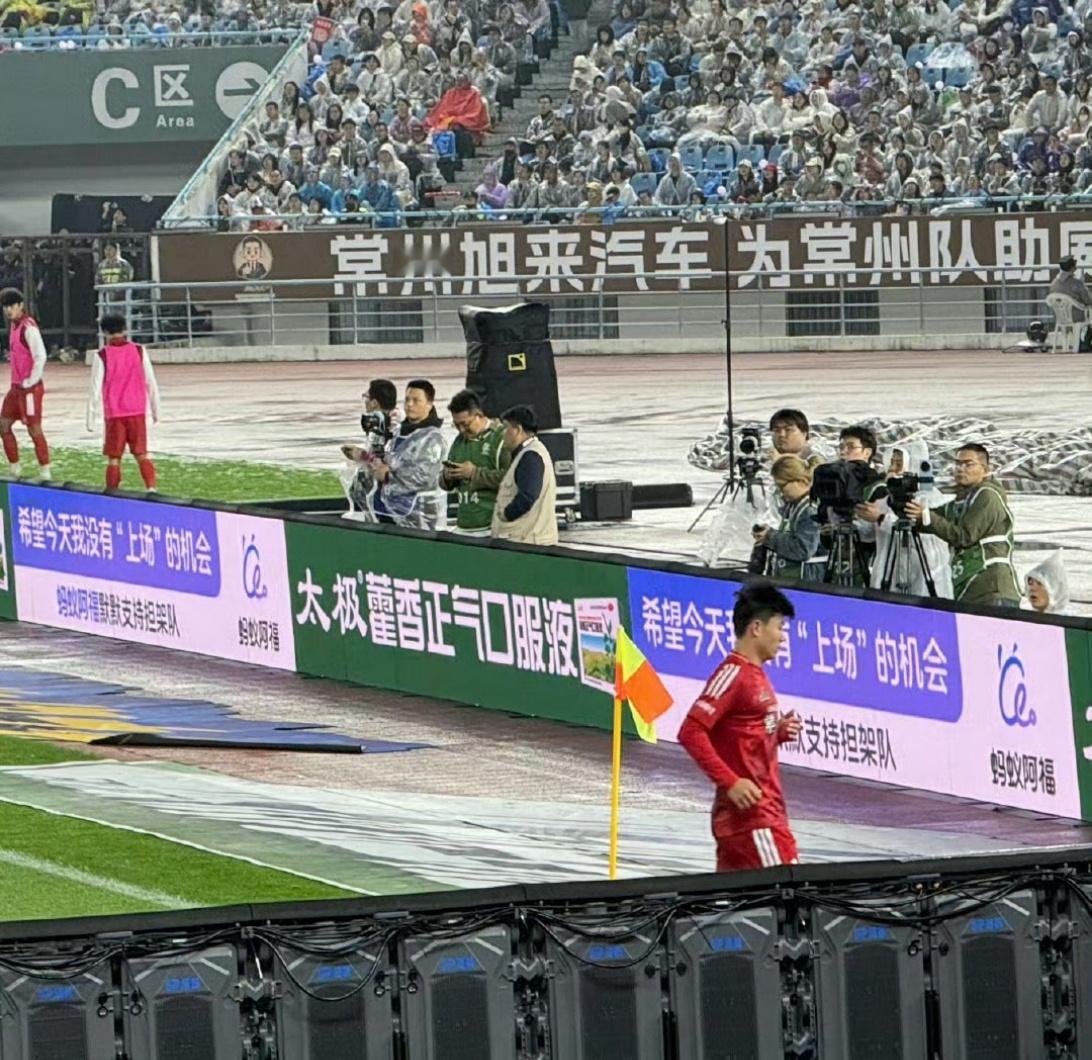 网友喊话担架队接手0妹妹称号 哈哈哈哈！笑不活了！网友也太会了这波真的太有梗了！