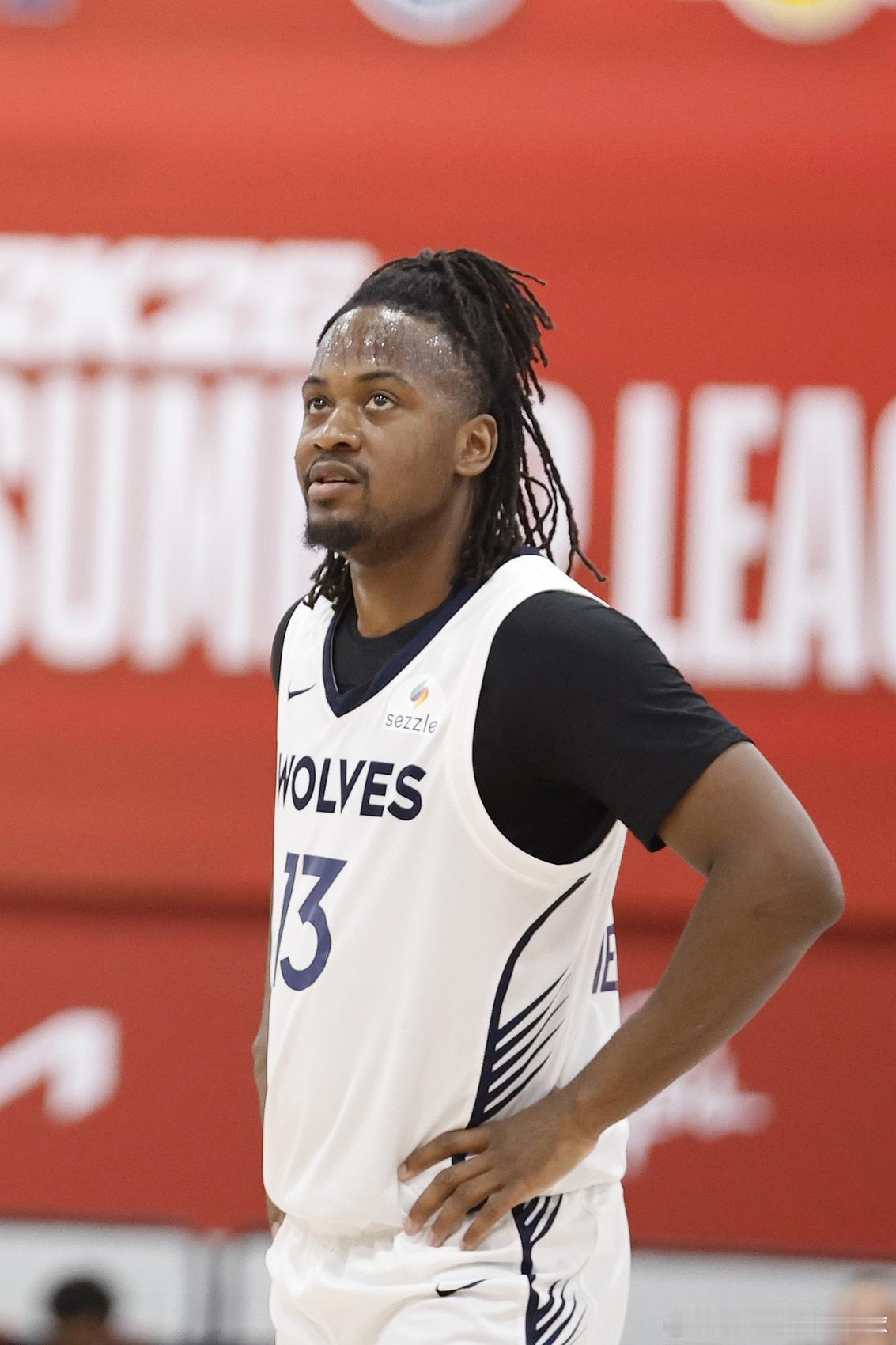 据Jake Fischer报道，消息人士透露，火箭￼已与后卫特里斯滕·牛顿签下双