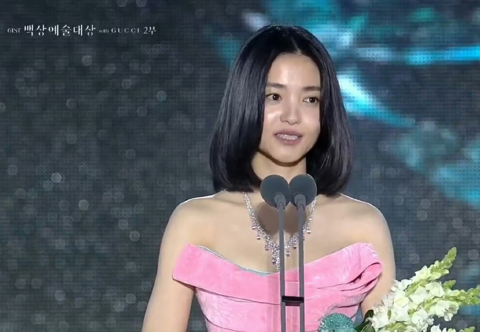 金泰梨二封百想视后 确实很漂亮也很有气质，演技也非常厉害，恭喜了！[酷][酷] 