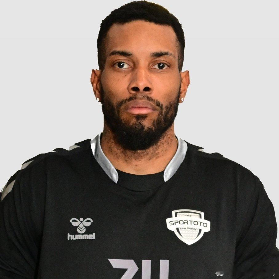 古巴接应赫苏斯·埃雷拉在土超斯波尔对阵布尔萨市政体育比赛中砍下43分（68扣40