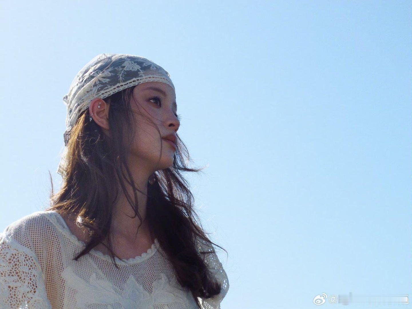 欧阳娜娜桃花坞拍的贺峻霖欧阳娜娜分享拍的贺峻霖 欧阳娜娜桃花坞拍的贺峻霖，好帅气