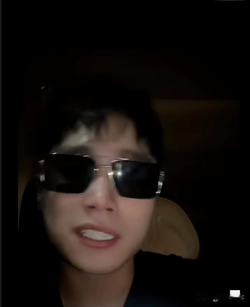 刘二狗回应合法纳税没做亏心事！

20多岁白手起家坐在这里，你以为脑袋里没有几把