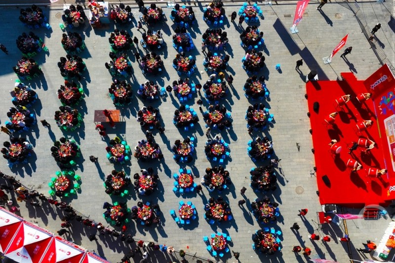 千人刨汤宴开席 土家年味引客来