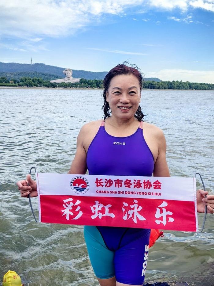 61岁大姐黄河里“捞”金牌，你敢信？

河南济源黄河边，2026横渡黄河比赛刚结