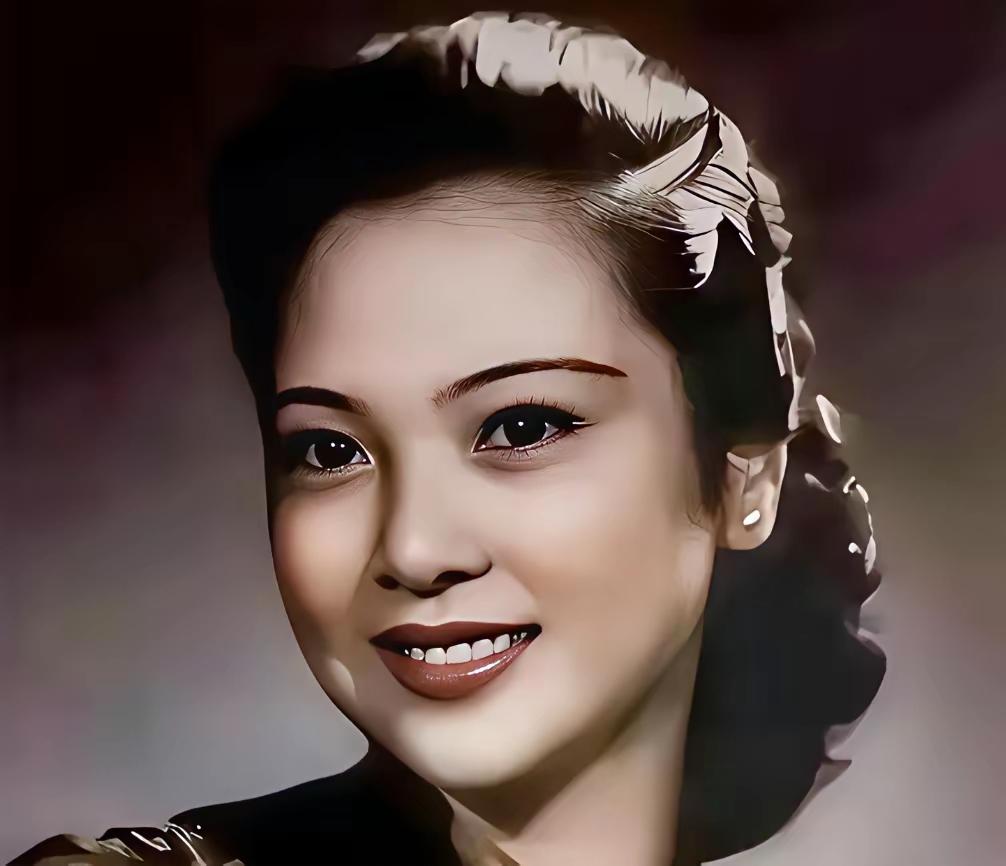 1941年，月明星稀，戴笠把他的秘书周志英抱到了床上，两人一番云雨过后，周志英小