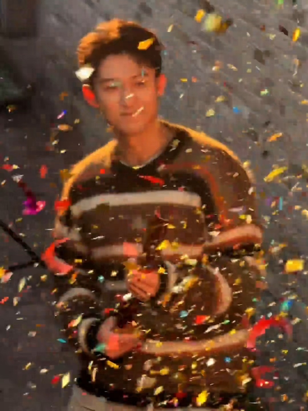 黄景瑜新年贺照，有点太嫩了吧 