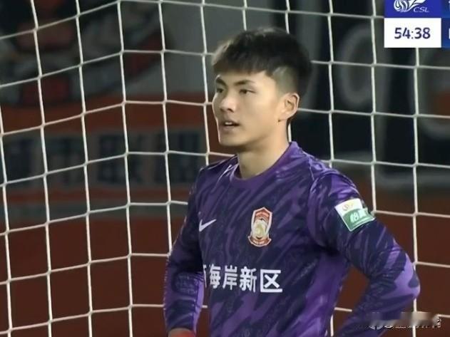 中超绯闻转会---李昊…上海申花有意青岛西海岸的年轻门将李昊，邵佳一执掌国足后李