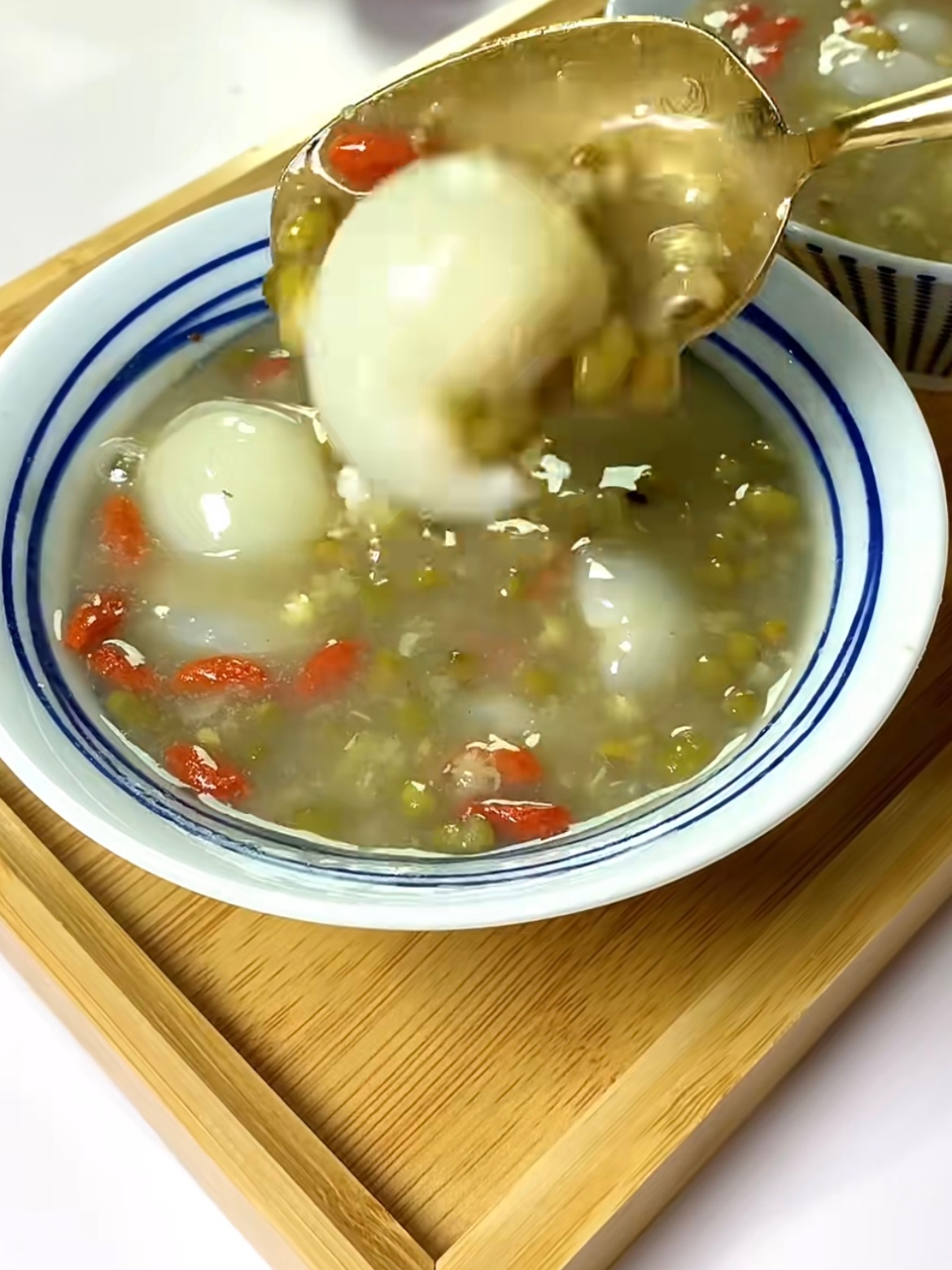 荔枝绿豆糯米汤 救命！这是夏日限定的“幸福密码”吧！荔枝的甜蜜暴击、绿豆的清凉抚