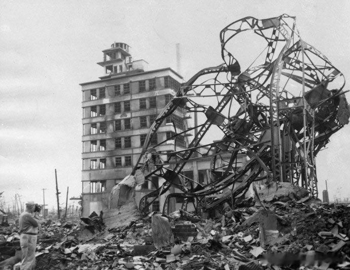1945年日本广岛原子弹爆炸后的震撼场景 