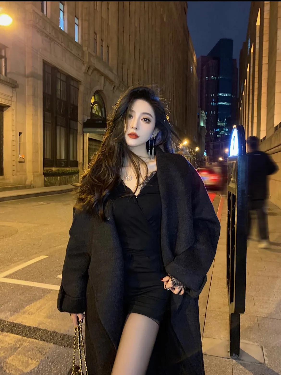 时尚的魅力，让你成为街头的焦点。完美街拍女神 街拍女孩分享