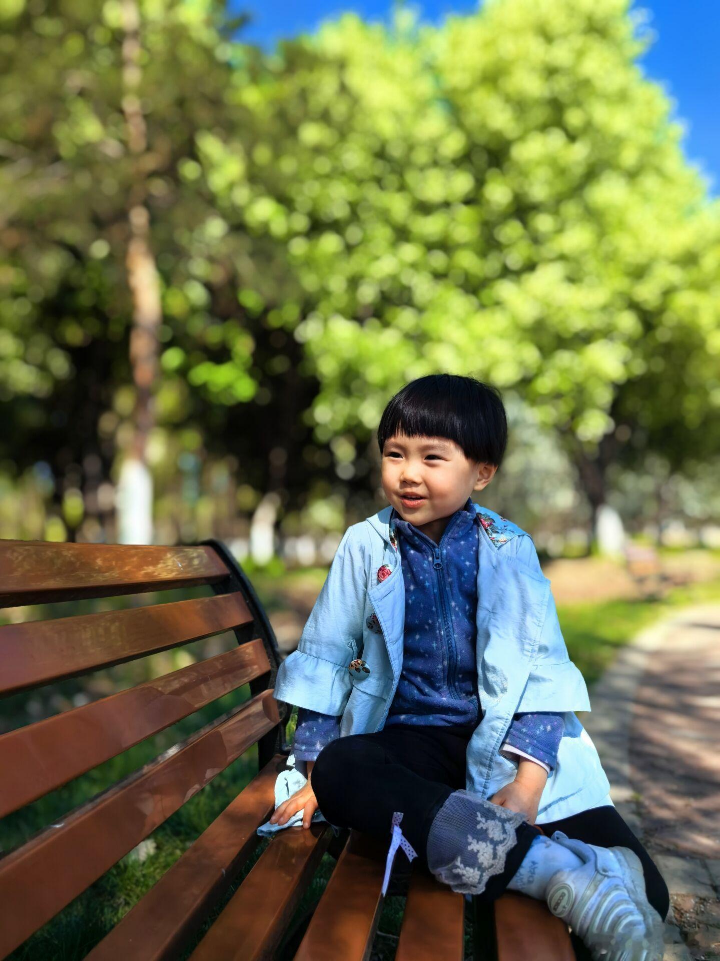 520加点甜妈妈的理想生活在晨曦微露的日子里，仿佛丝绸般的阳光，轻柔地拂过孩子的