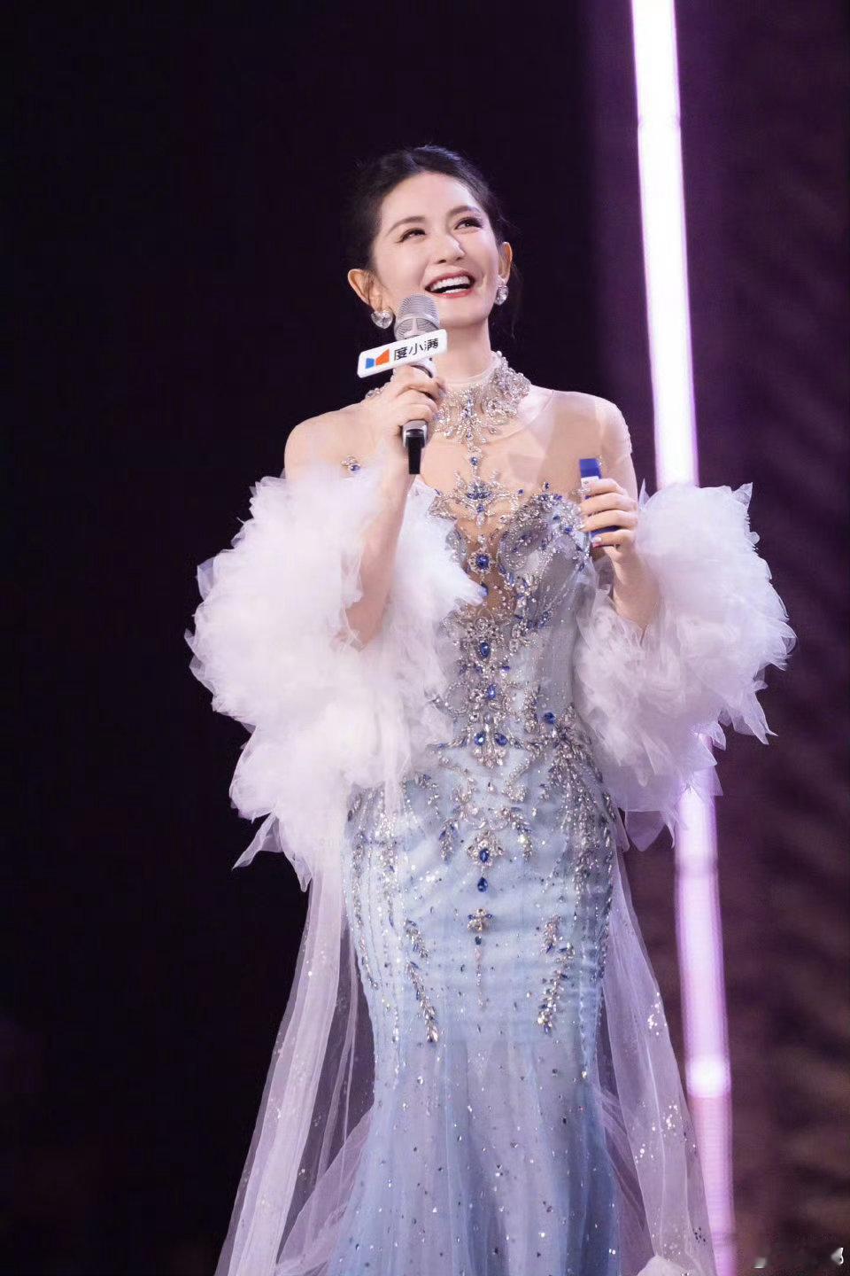 谢娜洗完澡李小冉会帮拿牛奶放睡衣乘风2026 为这对神仙闺蜜狠狠落泪了！谢娜北漂