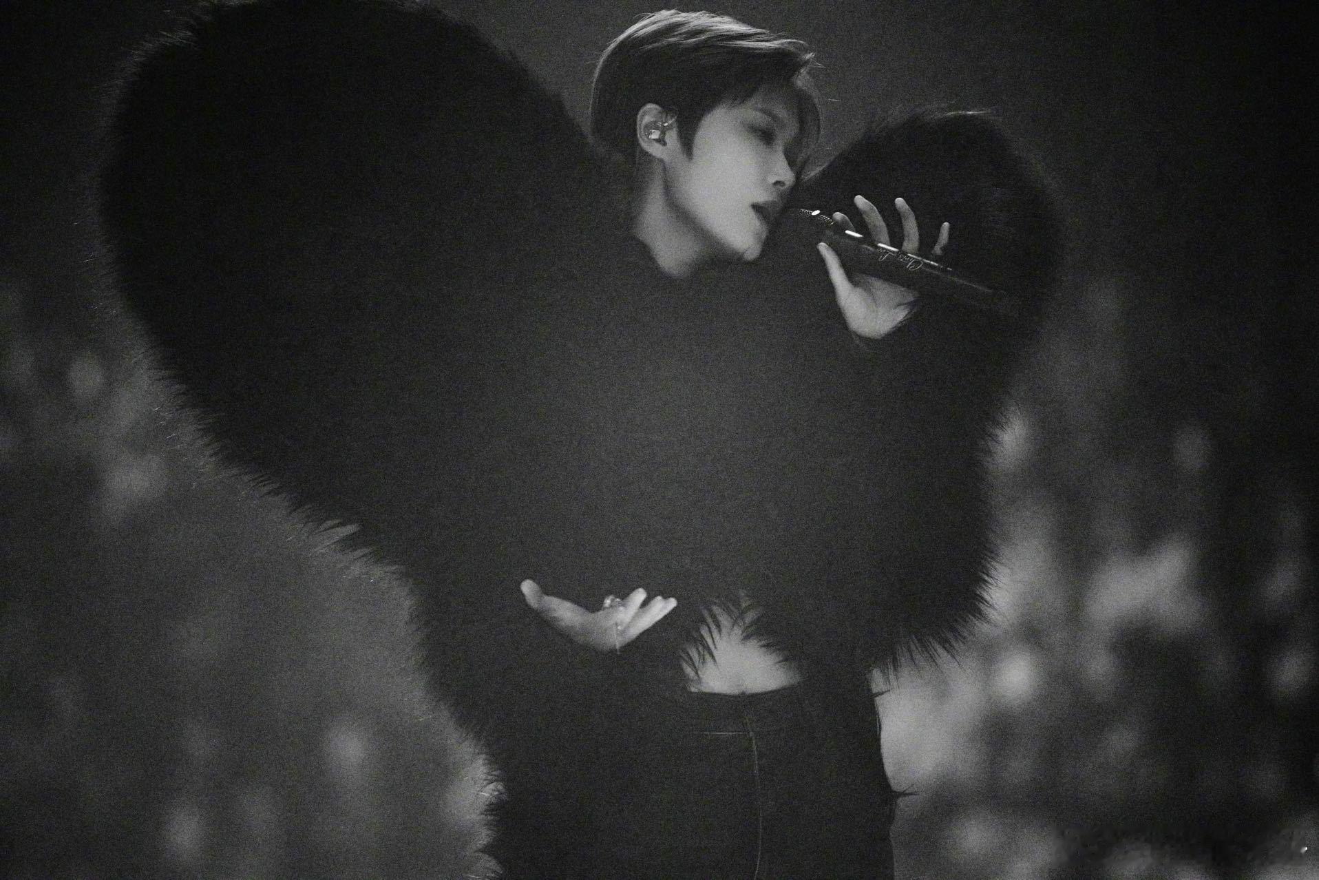 郑州已进入李宇春频道 绿城烟火与音乐碰撞， 「皇后与梦想」演唱会明晚在郑州开唱！