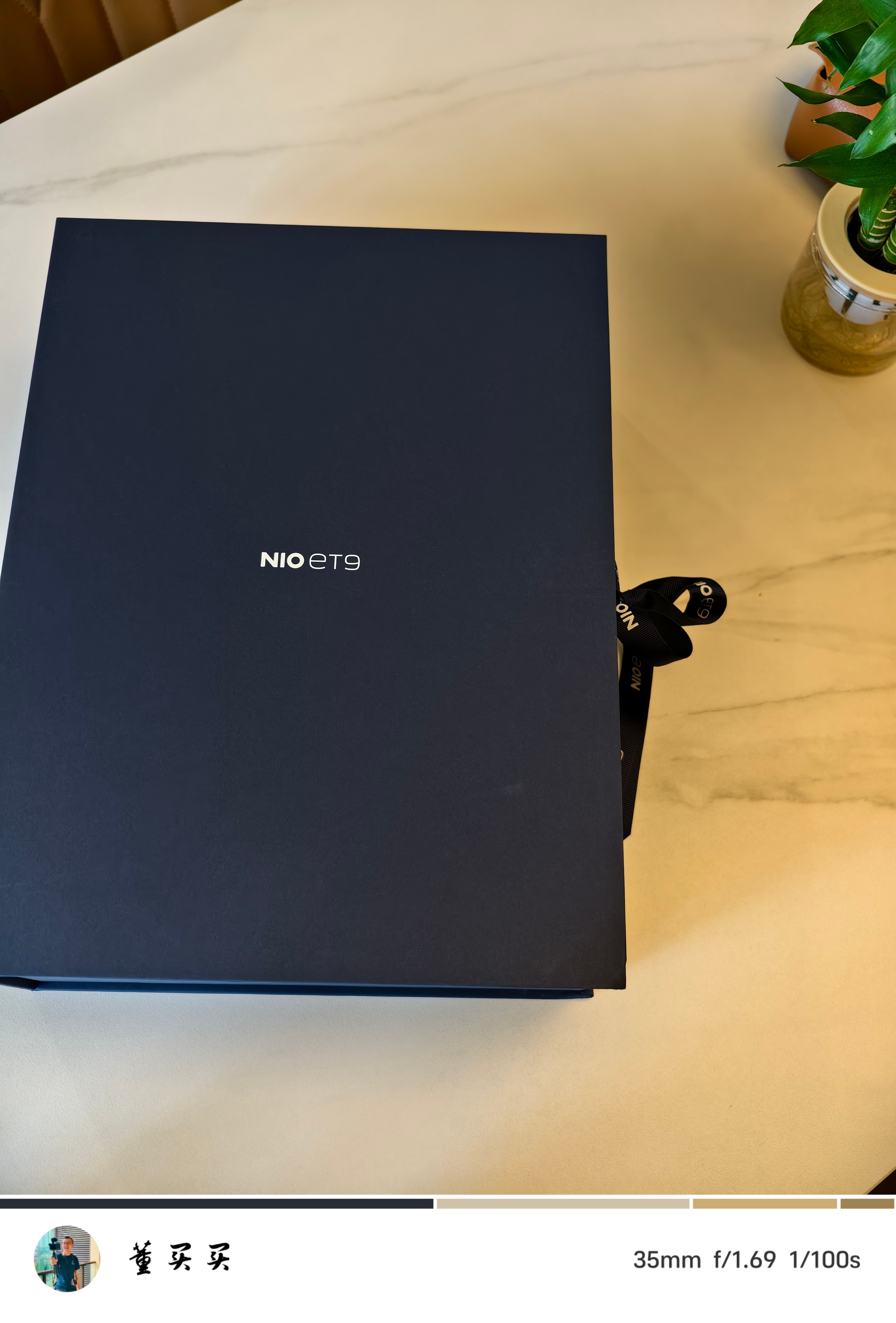 收到份礼物，带有ET9 logo的毯子。还不错，聚酯纤维材质，成本不会很高，厚度
