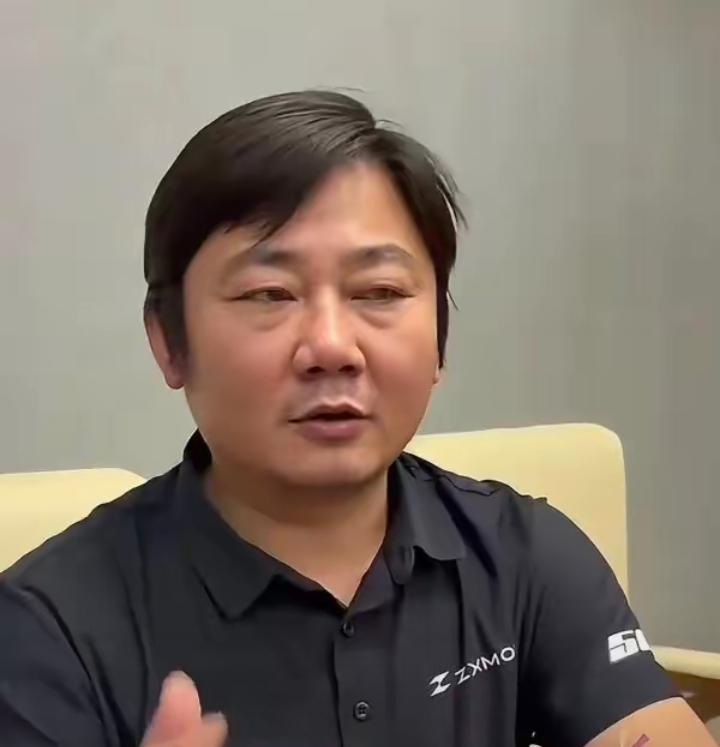 张雪和粉丝的互动堪称圈内清流，不走套路全靠真诚，热度高却没架子，双向奔赴感拉满。