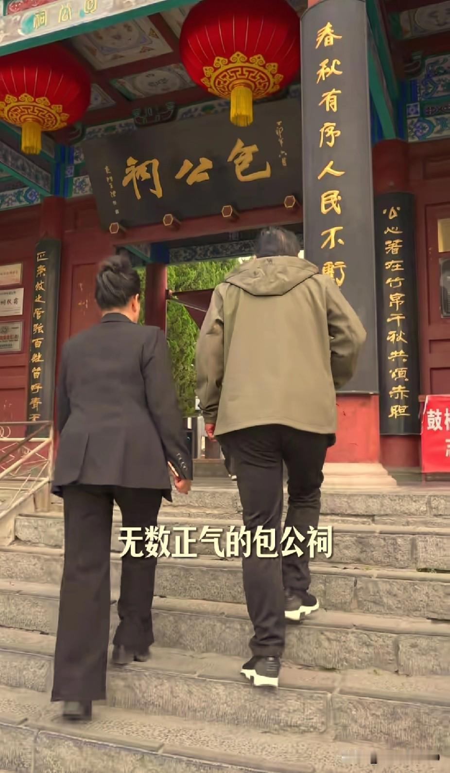 葫芦僧判断葫芦案

说一个荒唐奏当今

1.病历不j定，啪！锤子敲了。扬言：有法