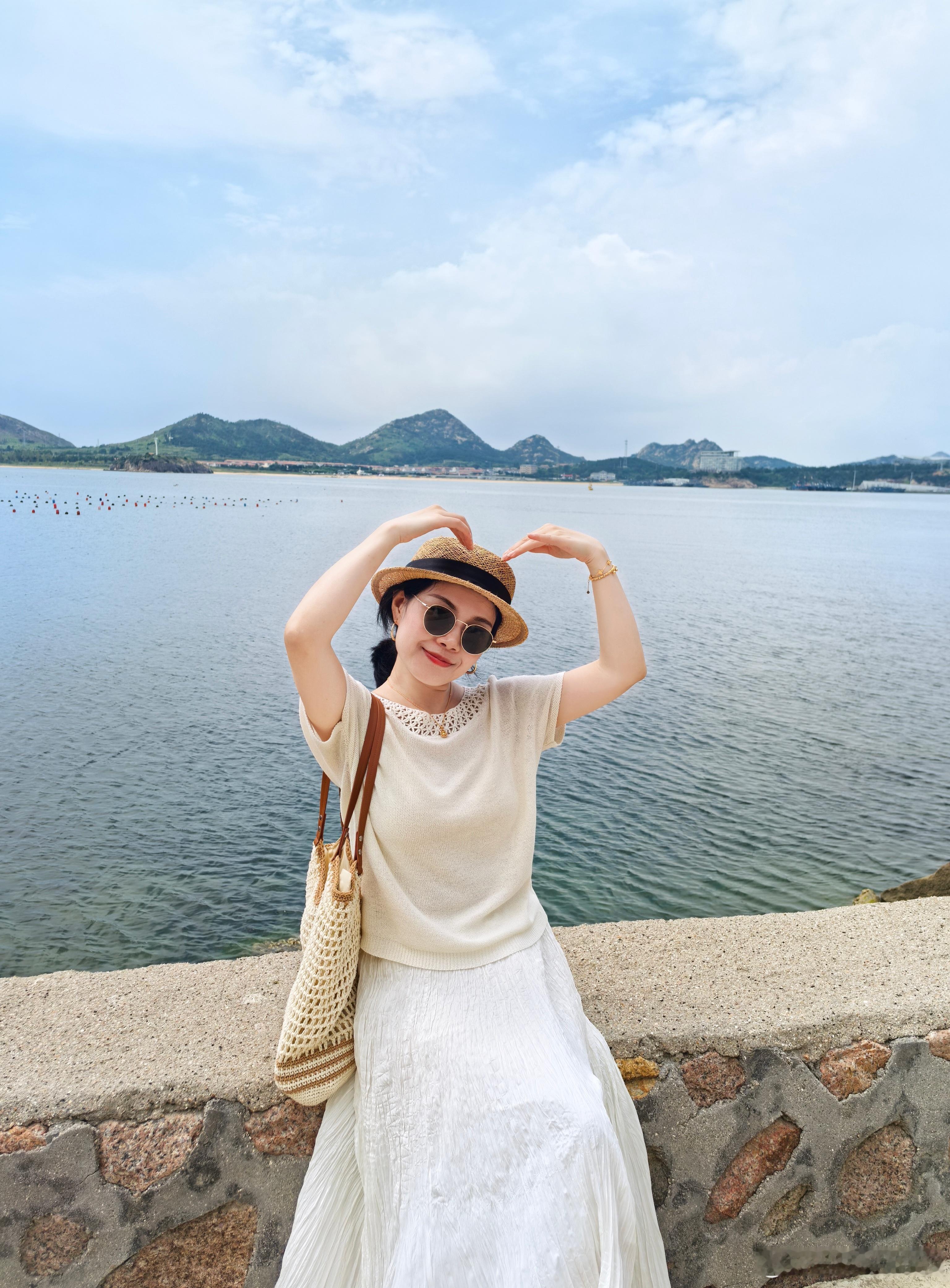 威海这几天天气很舒服～昨天暴走了两万步㊗️朋友们七夕快乐呀有空的可以去看我老公（