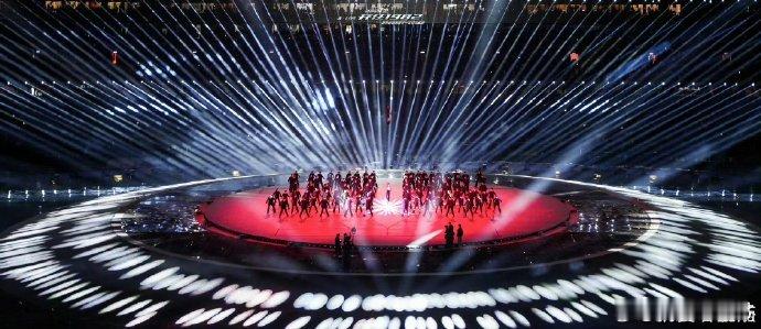 张杰别抽他了抽我张杰现场抽观众上舞台张杰演唱会的随机登台环节太治愈，不设门槛，全