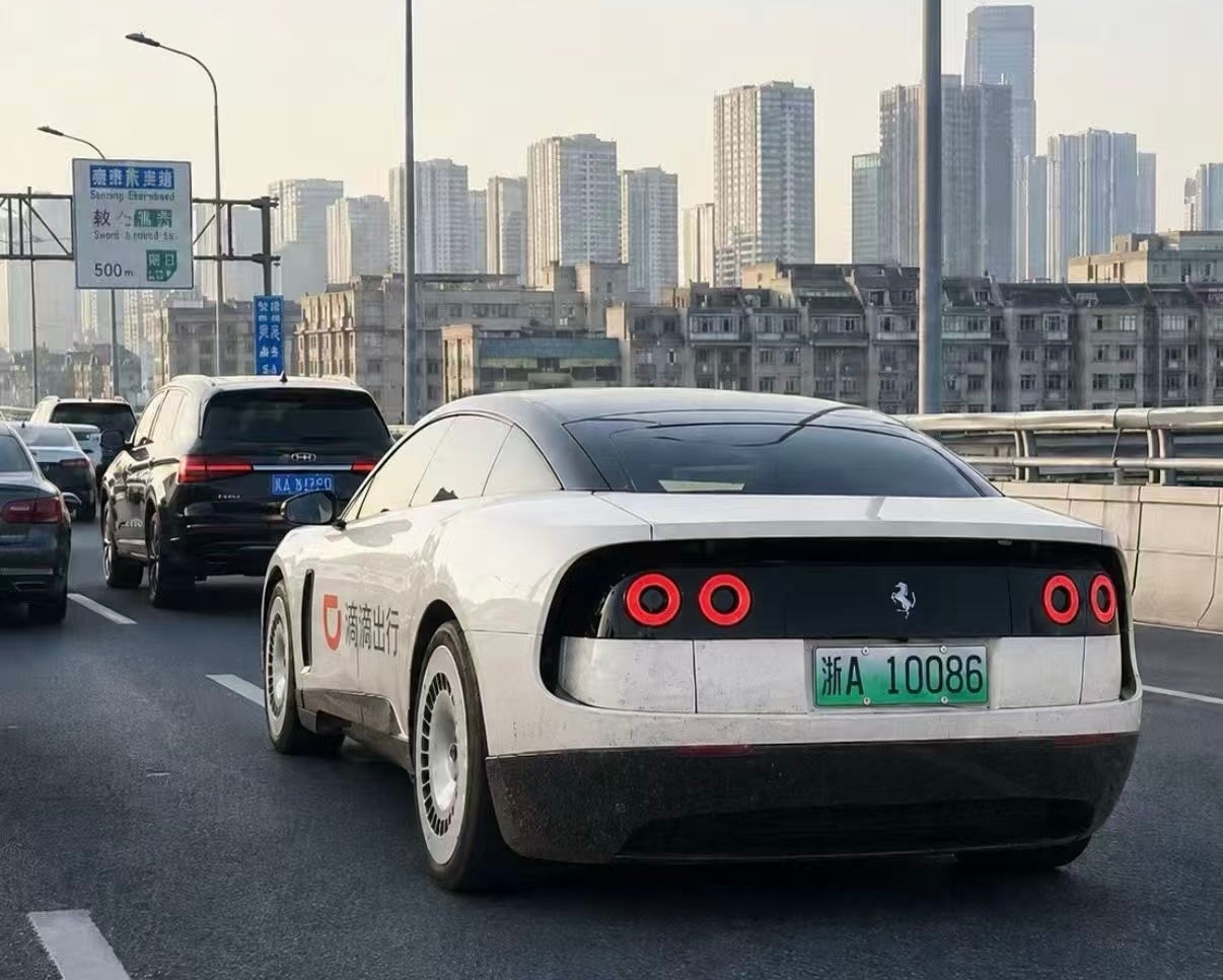 当民间开始造图时说明法拉利这次的设计真的拉了所以别老喷国产电车造型千篇一律因为这
