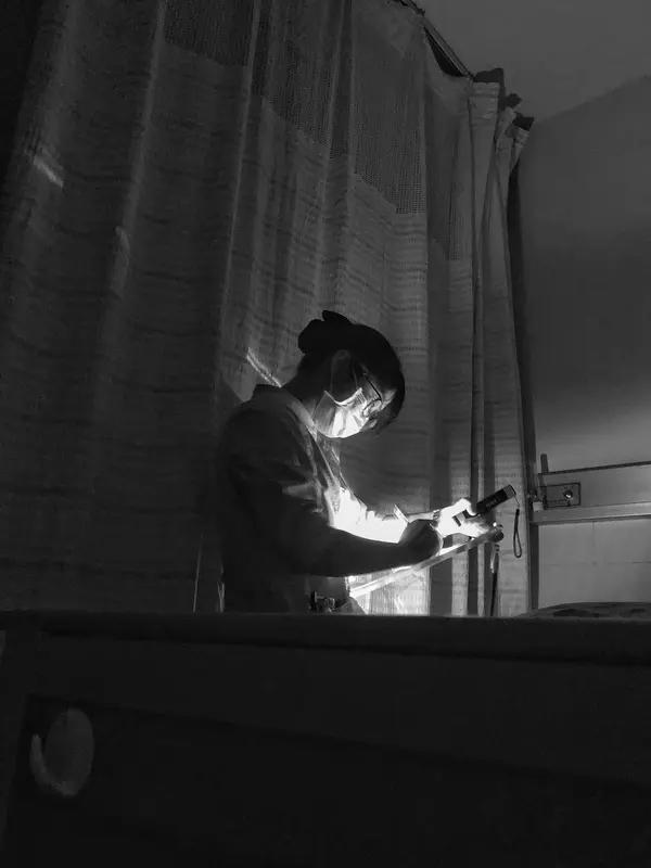 男子刚献完血就顺走护士手机 ，警方于案发后12小时内将嫌疑人抓获，男子：从老家来