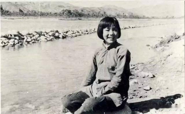 著名电影表演艺术家田华在老区阜平坐过的地方如今大变样了。田华唐县人，12岁参加八