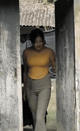 家有四朵金花，按照东北的习俗，老丈人的酒是喝不完啊！美滋滋！话说回来，老大终究还