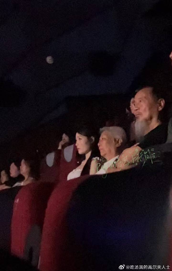 娱乐王源爷爷奶奶去了重庆路演王源爷爷奶奶又去了重庆路演爷爷奶奶又来支持咯！ 