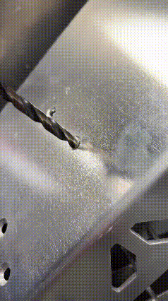 电钻：这辈子没想到，我也能当上监工
 
工人师傅干活主打一个“善待工具”，自己埋