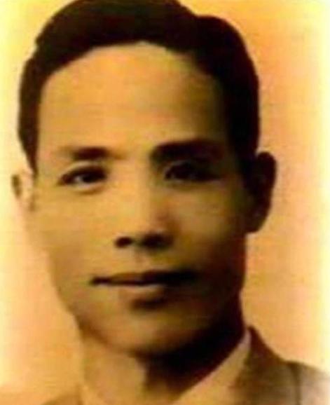 吴石的后人有点意思，明明父亲是潜伏台湾的烈士，儿子吴韶成在河南却格外低调。
 