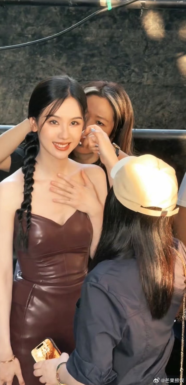 陈都灵美貌不基础体态更不基础真的好棒太仙了，遇见姐姐都是空气都是香的，谁不爱啊[