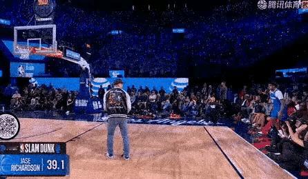 这个真的是失误！但是太可怕了，如果受伤就得不偿失了！扣篮大赛如果出现伤人的情况，