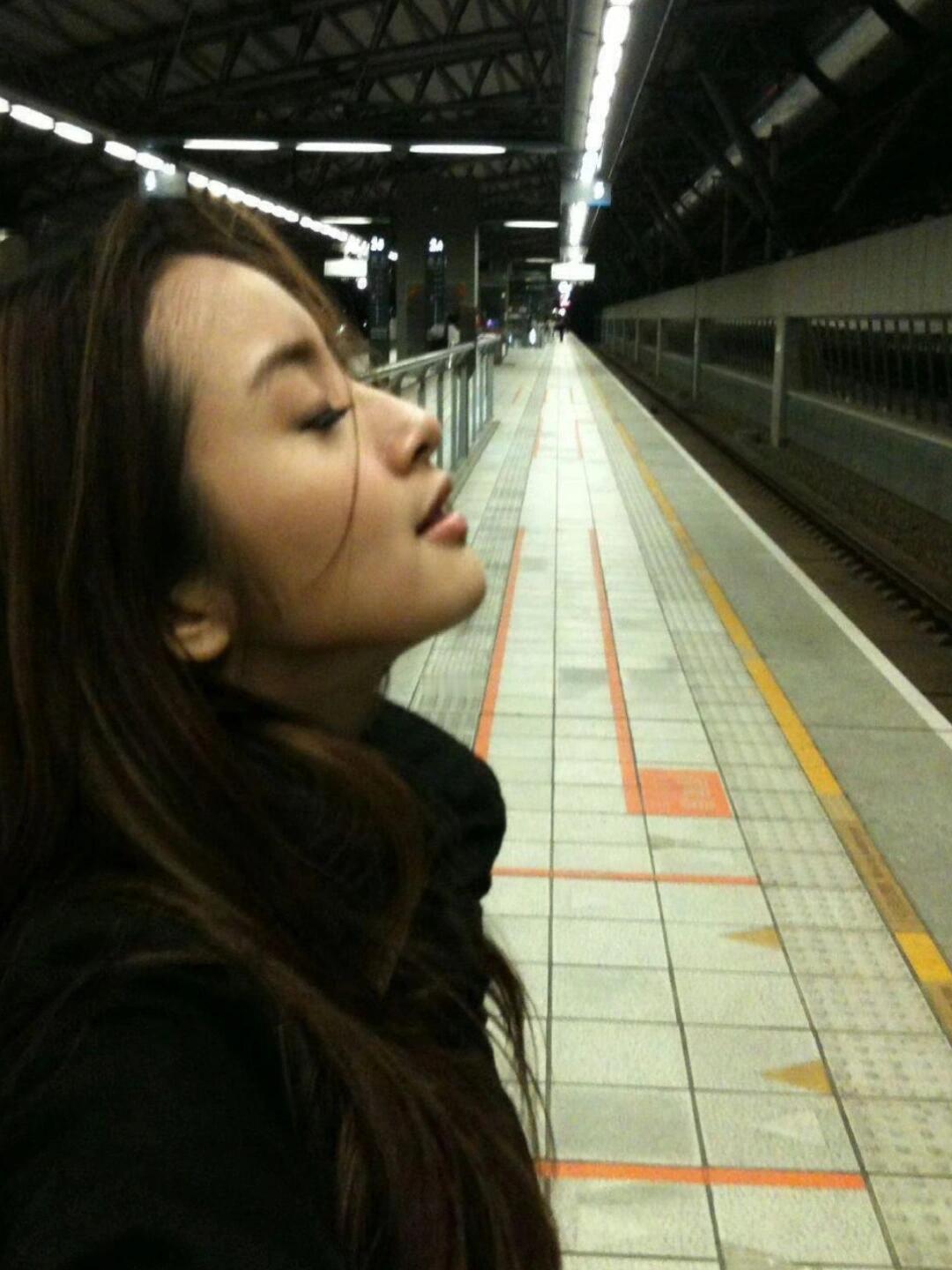 林依晨说起老公一脸甜蜜林依晨婚后十年和老公异地 婚姻保鲜的范本！异地十年，林依晨