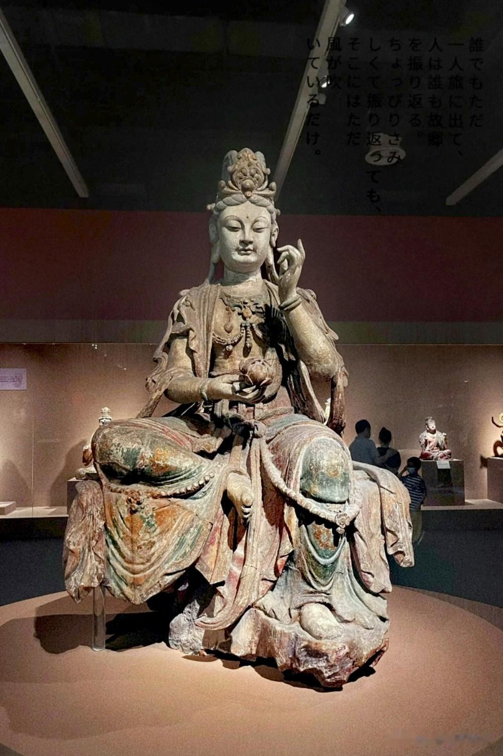 宋代木雕巅峰！两米高自在观音，把宋人温柔刻进木头里
 
这尊珍藏于中国国家博物馆