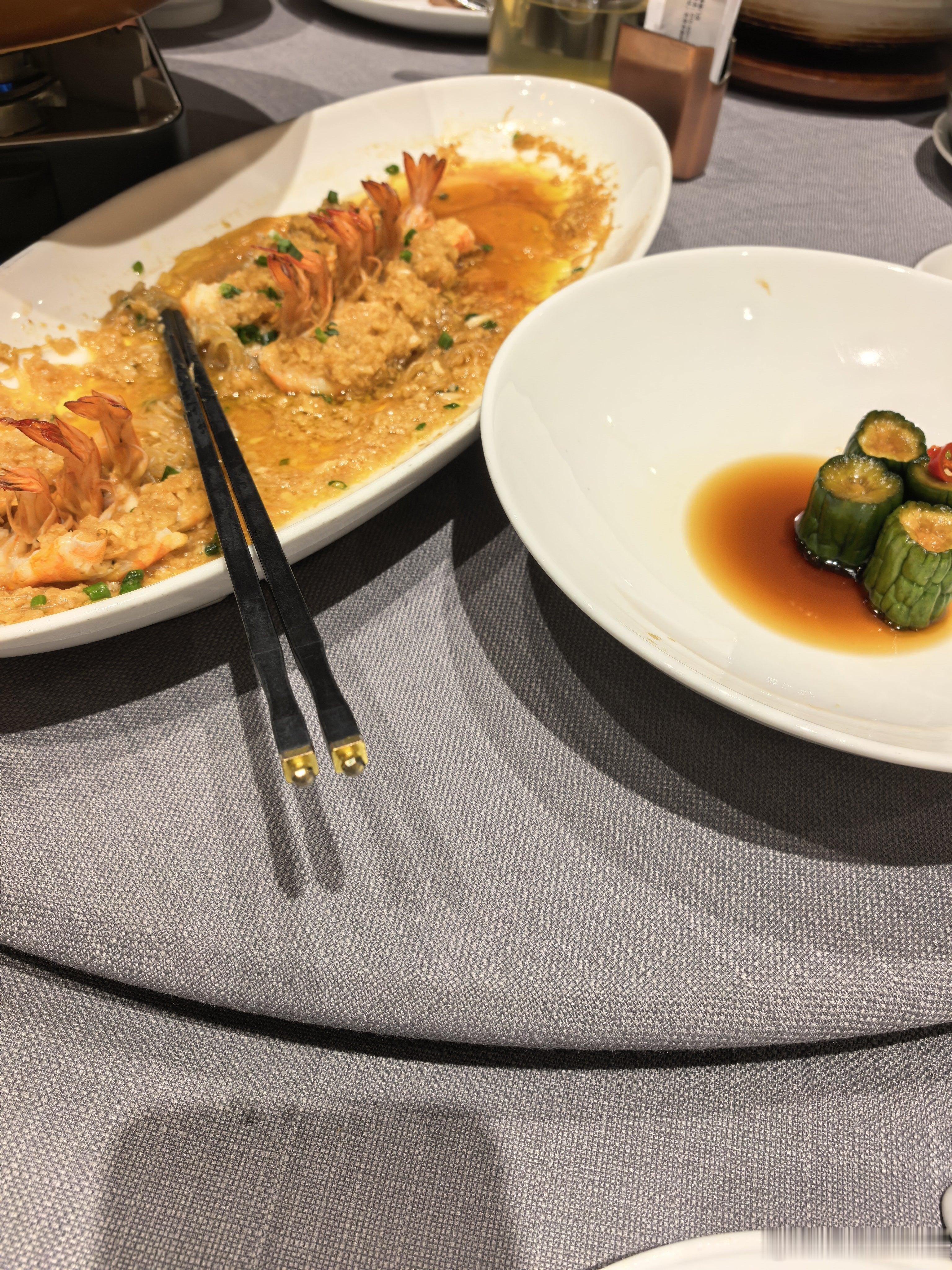 晚上商务餐，也没拍菜系，总觉得这种情况好遗憾。可又实在无法拍。作为美食博主，只能