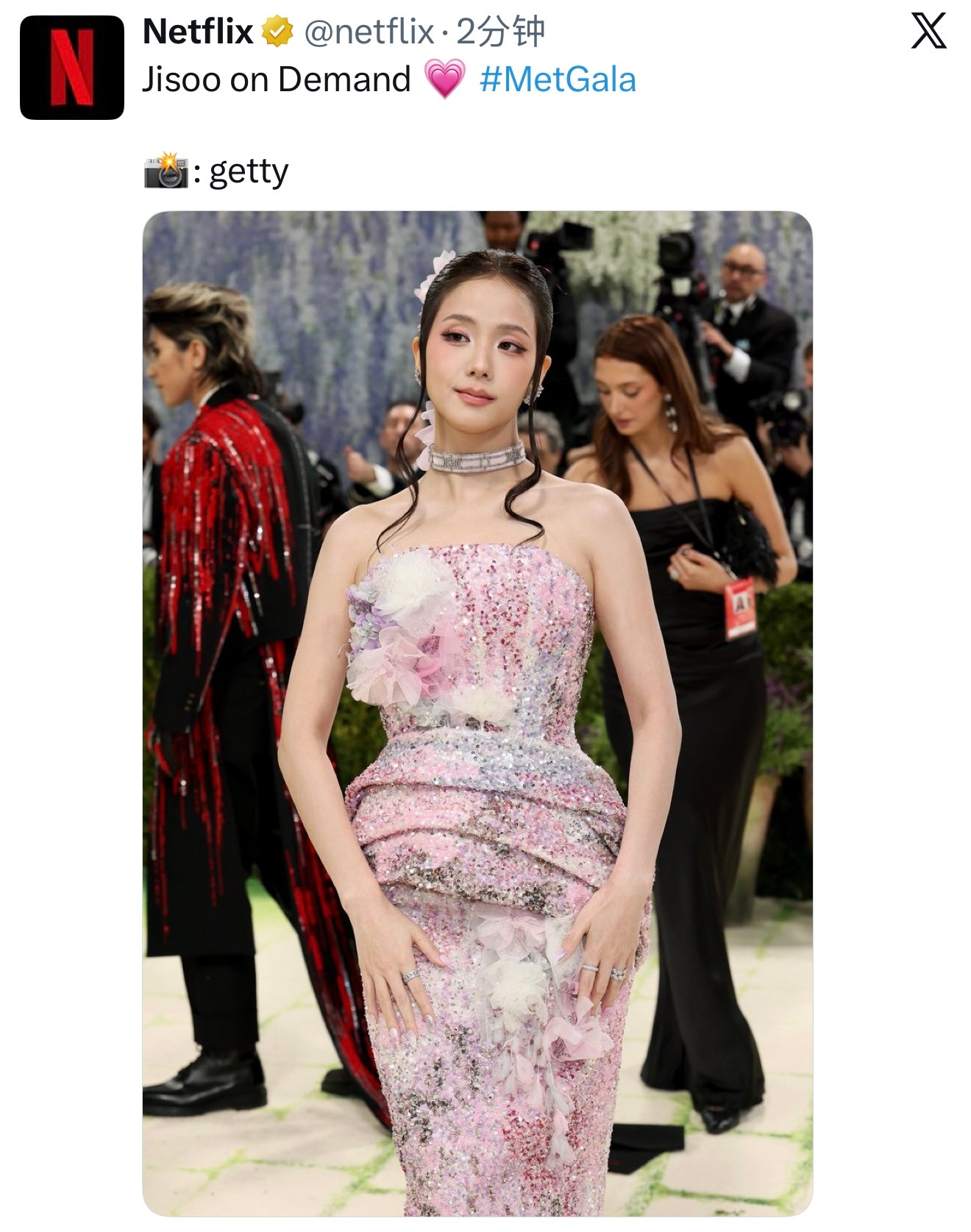 Netfilx官方更新：Jisoo on Demand 💗 Met Gala 